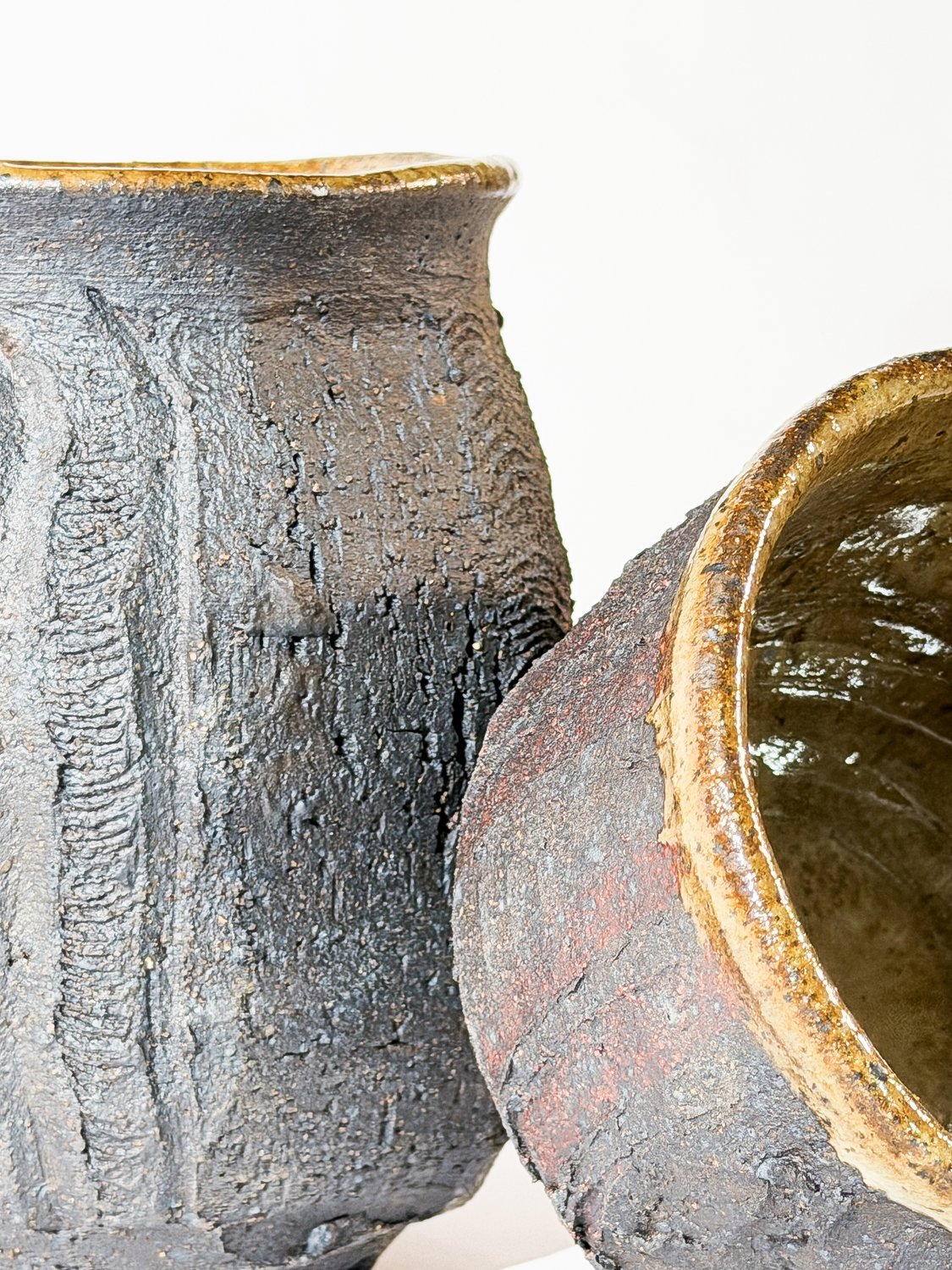 Detalle de textura de gres en reducción, Taller Jota Cerámicas